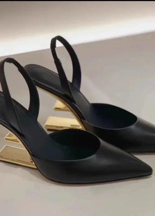 Estate Tacchi strani Scarpe da donna Design tinta unita Scarpe da donna con cinturini posteriori da viaggio Punta a punta Moda Zapatos Para Mujere