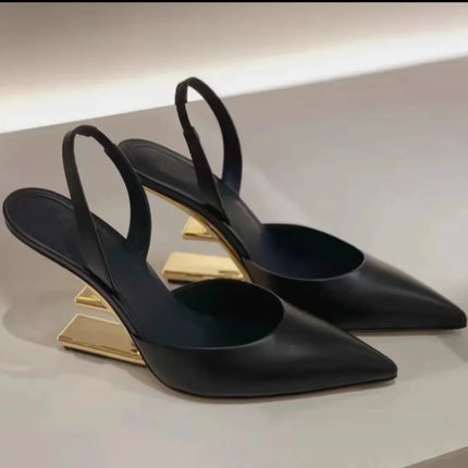 Estate Tacchi strani Scarpe da donna Design tinta unita Scarpe da donna con cinturini posteriori da viaggio Punta a punta Moda Zapatos Para Mujere