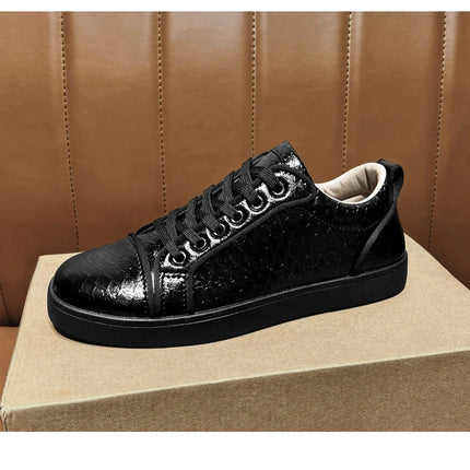 2026 Spring New Shoes for Men Leather Casual Shoes Fashion Pattern Flat Skateboard Shoes Street Cool Lace-up Sneaker