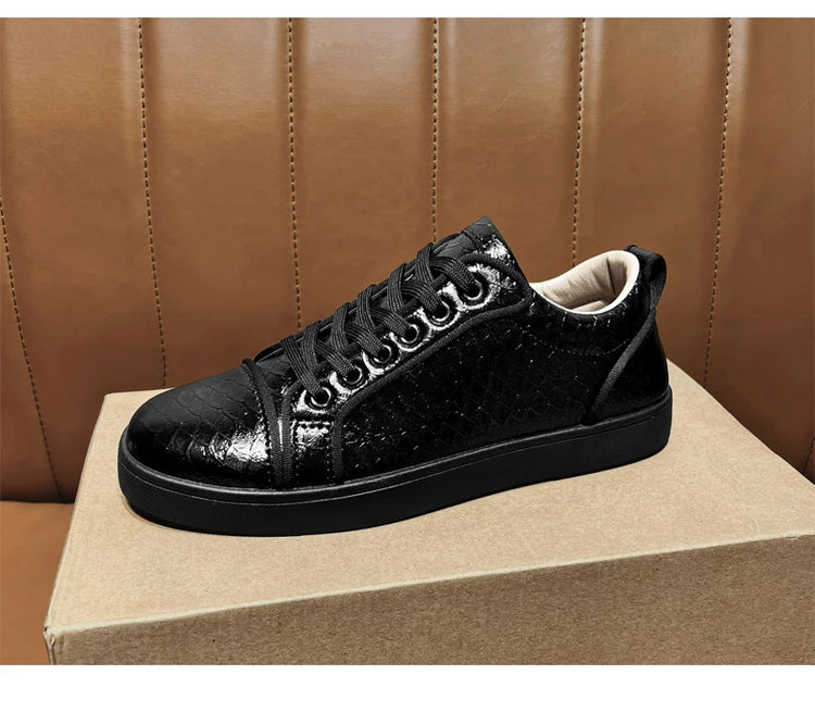2026 Spring New Shoes for Men Leather Casual Shoes Fashion Pattern Flat Skateboard Shoes Street Cool Lace-up Sneaker