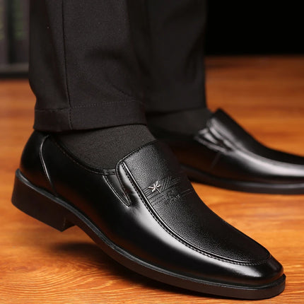 Scarpe in pelle Scarpe da lavoro da uomo Mocassini di marca di lusso Mocassini eleganti Slip traspiranti su scarpe da guida nere Scarpe formali maschili