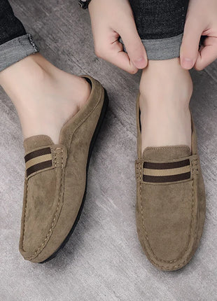 Muli da uomo scarpe Casual in pelle scamosciata leggera nuovi uomini pigro per il tempo libero mezze pantofole traspiranti Slip on scarpe da passeggio mocassino