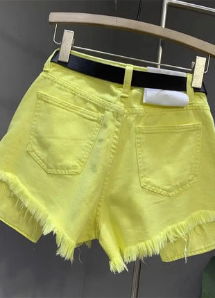 Nuovo stile di pantaloncini di jeans strappati con tasche lavate sfilacciate e piedi larghi