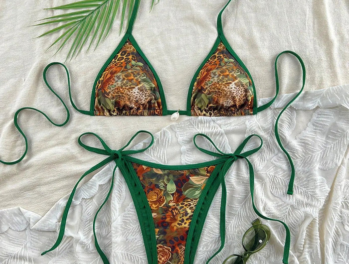 Costume da bagno bikini con stampa leopardata e bordo verde PlatiNum