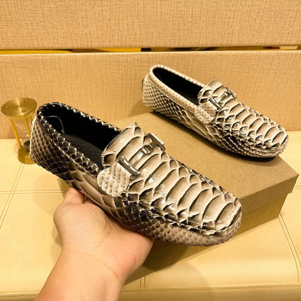 Mocassini firmati per uomo 2026 Nuovi mocassini fatti a mano 39-48 Appartamenti Casual Scarpe in pelle di serpente Mocassini da uomo comodi di lusso Scarpe taglia