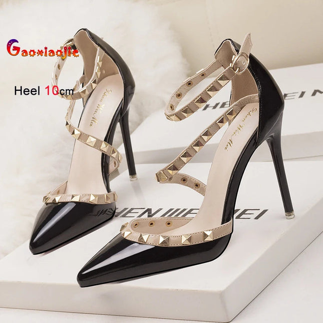 Scarpe tacco alto da donna estive in Europa e America Moda punta a punta bocca superficiale rivetto scava fuori sandali a spillo da discoteca platinumshop
