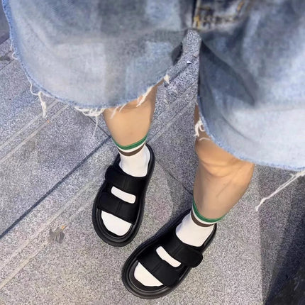 Matsuke Sandales à semelle épaisse pour femmes, style 2026, sandales de plage polyvalentes à semelle souple et velcro, à porter avec une jupe.