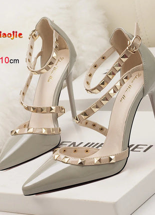 Scarpe tacco alto da donna estive in Europa e America Moda punta a punta bocca superficiale rivetto scava fuori sandali a spillo da discoteca platinumshop