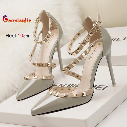 Scarpe tacco alto da donna estive in Europa e America Moda punta a punta bocca superficiale rivetto scava fuori sandali a spillo da discoteca platinumshop