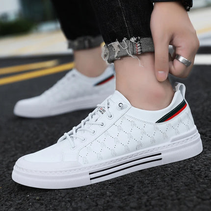 Men's lightweight skate shoes, everyday casual sneakers for men, colors: white and beige, sizes 39 to 46.