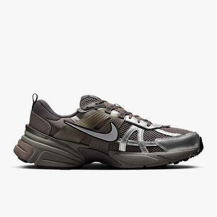 Nike V2K Run, scarpe da corsa casual e versatili, traspiranti, a profilo basso, per il commuting urbano, per uomo, argento-marrone HQ1678-200