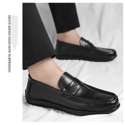 Scarpe da uomo in pelle, stile britannico casual e alla moda, un passo sui mocassini pigri
