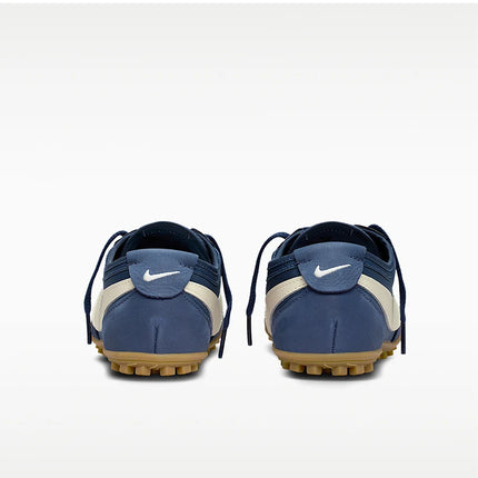Scarpe sportive basse da donna Nike originali Moon Shoe, modello IW0955-400, dal design alla moda.
