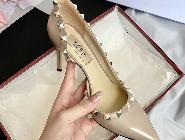 scarpe da donna di marca di lusso Sandali da donna Rivetti estivi Tacchi alti Lato vuoto Scarpe da donna da ballo in pelle moda femminile da donna