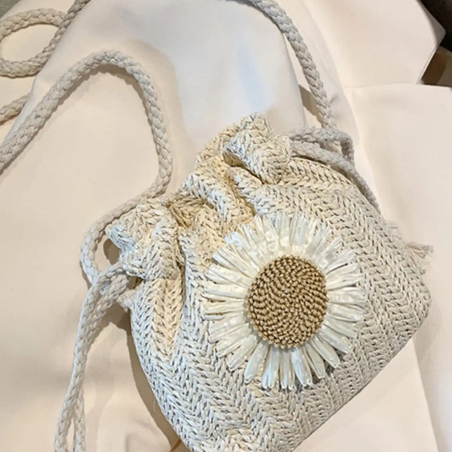 Lightweight woven straw drawstring bucket bag, with a sunflower pattern, ideal for beach holidays, for girls.