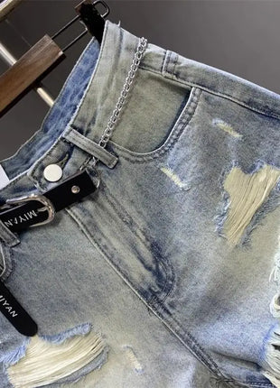 Nuovo stile di pantaloncini di jeans strappati con tasche lavate sfilacciate e piedi larghi
