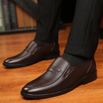 Scarpe in pelle Scarpe da lavoro da uomo Mocassini di marca di lusso Mocassini eleganti Slip traspiranti su scarpe da guida nere Scarpe formali maschili