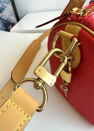Borsa a tracolla da donna in pelle con dettagli in lega lucida, versatile e universale, perfetta per tutti i giorni e per abiti casual.