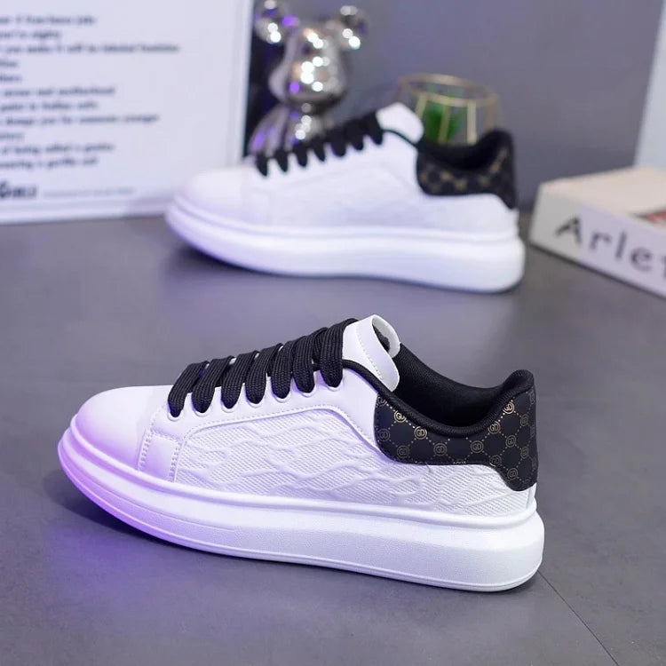 Spring Summer Men's Fashionable Lightweight Sport Shoes Thick Bottom Trendy White Sneakers Breathable Comfortable Running Shoes