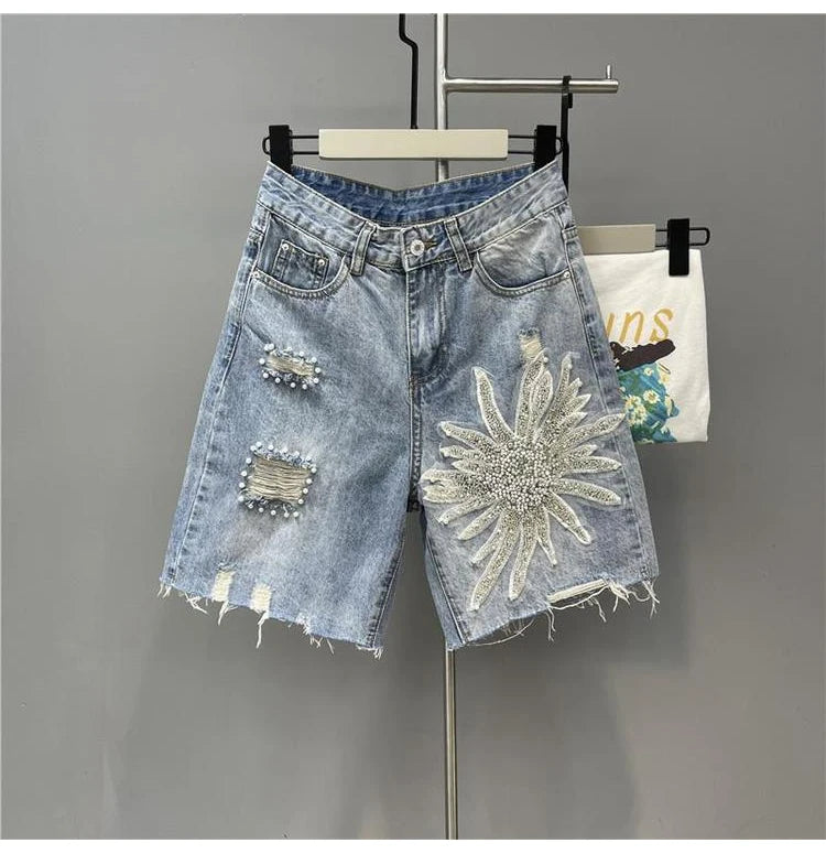 Pantaloncini di jeans con foro sfilacciato floreale con perline alla moda Pantaloncini casual estivi da donna a vita alta in tinta unita stile coreano