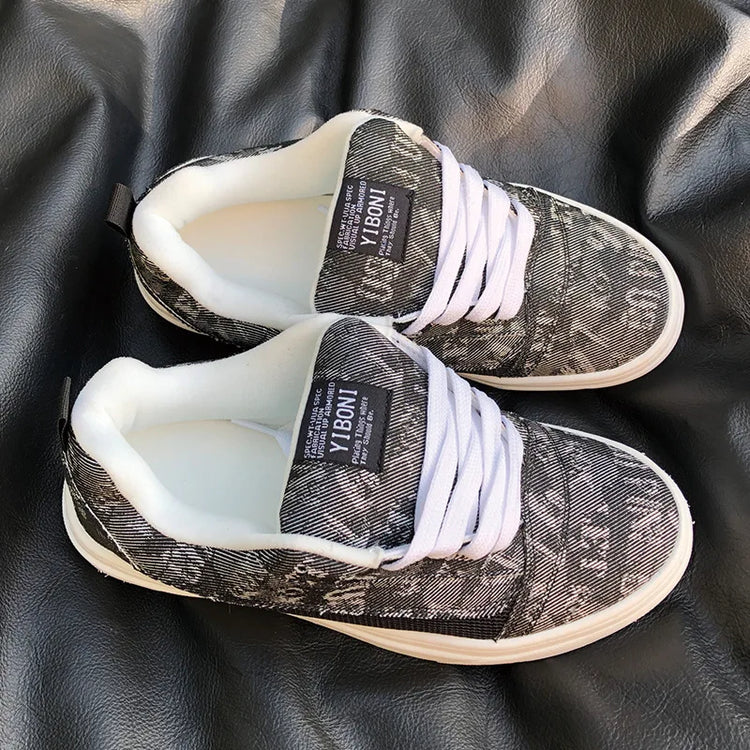 Black Gray Low-top Thick Shoe Tongue Skateboard Shoes Large Size Men Women Couple Versatile Sports Trend Versatile Board Shoes