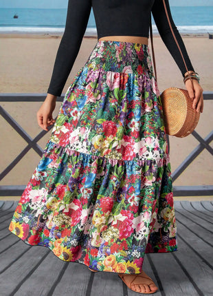 Women's long floral dress with ruched waist and ruffles, ideal for holidays and the beach, casual style