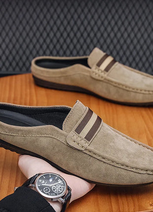 Muli da uomo scarpe Casual in pelle scamosciata leggera nuovi uomini pigro per il tempo libero mezze pantofole traspiranti Slip on scarpe da passeggio mocassino