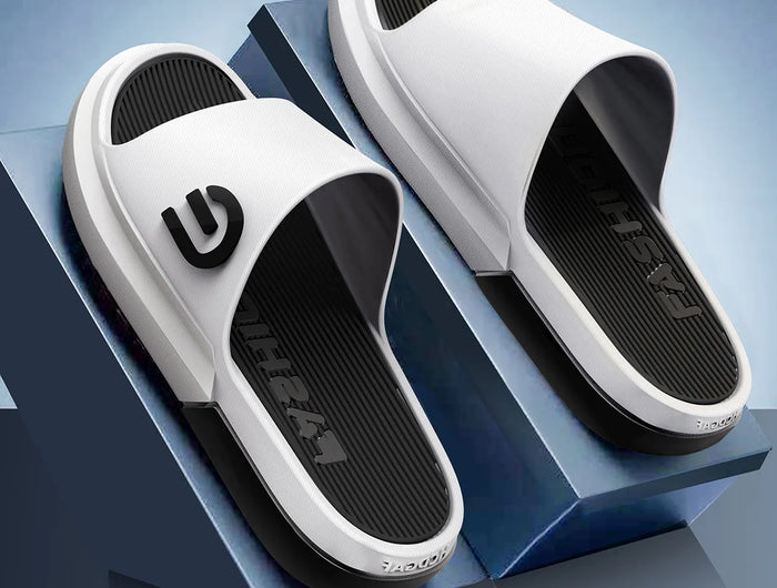Pantofole da uomo alla moda Suola morbida in PVC Scivoli antiscivolo Infradito da spiaggia casual all'aperto Pantofole da bagno per la casa Nuovo sandalo