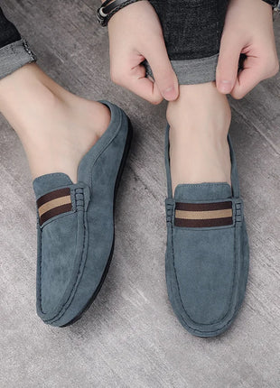 Muli da uomo scarpe Casual in pelle scamosciata leggera nuovi uomini pigro per il tempo libero mezze pantofole traspiranti Slip on scarpe da passeggio mocassino