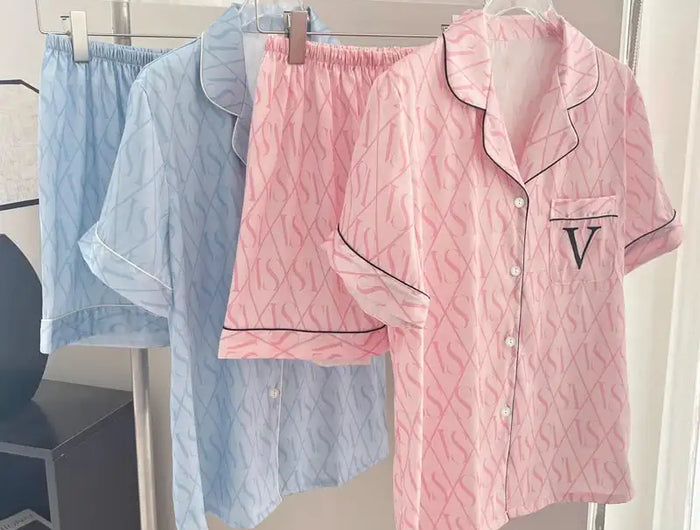2024 NUOVI Pigiami da donna Set Pigiama di seta in raso di lusso Manica corta Indumenti da notte Per il tempo libero Vestiti per la casa Pigiami da notte per le donne platinumshop