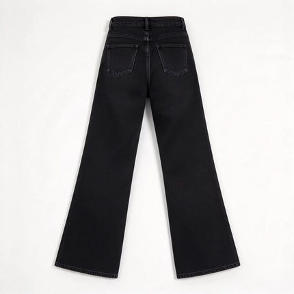 Minimalist black high-waisted straight-leg women’s jeans, in a relaxed-fit black denim with an elegant, casual style, perfect for a casual office look and versatile everyday wear FX-1338-1
