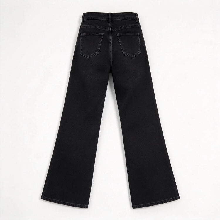 Minimalist black high-waisted straight-leg women’s jeans, in a relaxed-fit black denim with an elegant, casual style, perfect for a casual office look and versatile everyday wear FX-1338-1