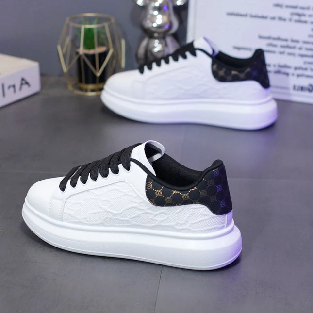 Spring Summer Men's Fashionable Lightweight Sport Shoes Thick Bottom Trendy White Sneakers Breathable Comfortable Running Shoes