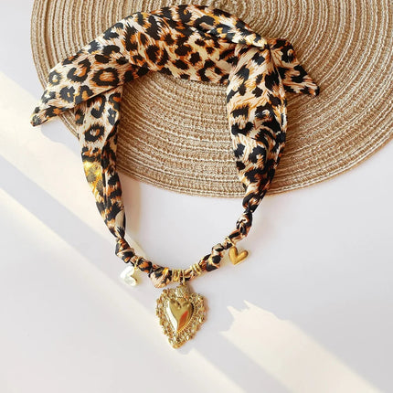 Collana bandana morbida con ciondolo a forma di fiore a forma di cuore placcato in oro per gioielli impilabili da donna e ragazza PlatiNum