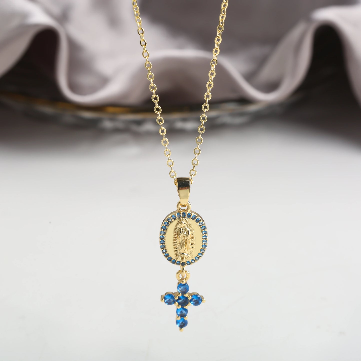 Bracciale di alta qualità Collana con ciondolo croce Vergine Maria con zirconi classici per accessori di gioielli religiosi per feste da donna e ragazza