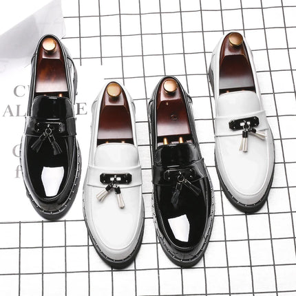 Mocassini di marca di lusso italiani Scarpe da uomo Nappa Scarpe firmate da uomo Scarpe in pelle laccata stile britannico Scarpe da sposa con fondo spesso