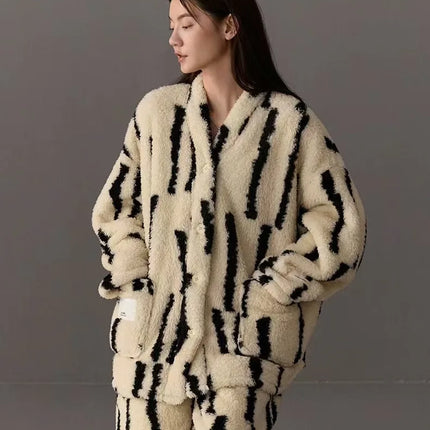AW Coral Velvet Sleepwear Thickened Warm Winter Sweet and Cute Flannel Women's Sleepwear Simple and Loose Can Be Wearing Outside