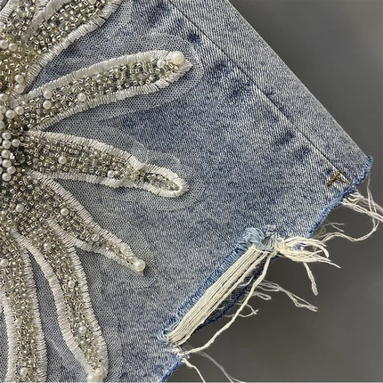 Pantaloncini di jeans con foro sfilacciato floreale con perline alla moda Pantaloncini casual estivi da donna a vita alta in tinta unita stile coreano