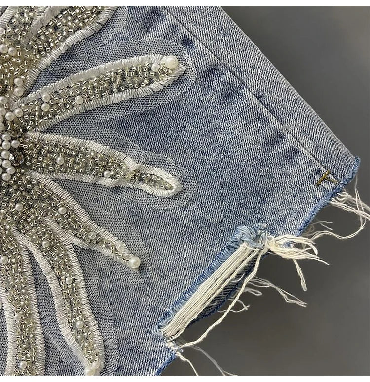 Pantaloncini di jeans con foro sfilacciato floreale con perline alla moda Pantaloncini casual estivi da donna a vita alta in tinta unita stile coreano