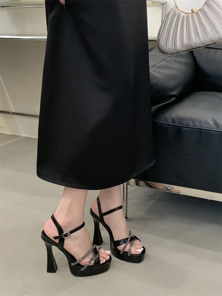 Liyke 2026 New Fashion Runway Sandali con plateau con tacco alto Strass Cinturino alla caviglia Open Toe Scarpe da festa di nozze Donna Oro