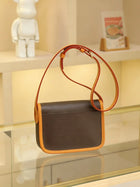 Borsa a tracolla da donna spaziosa e leggera in microfibra effetto pelle, perfetta per il weekend, lo shopping al supermercato e l'uso quotidiano.