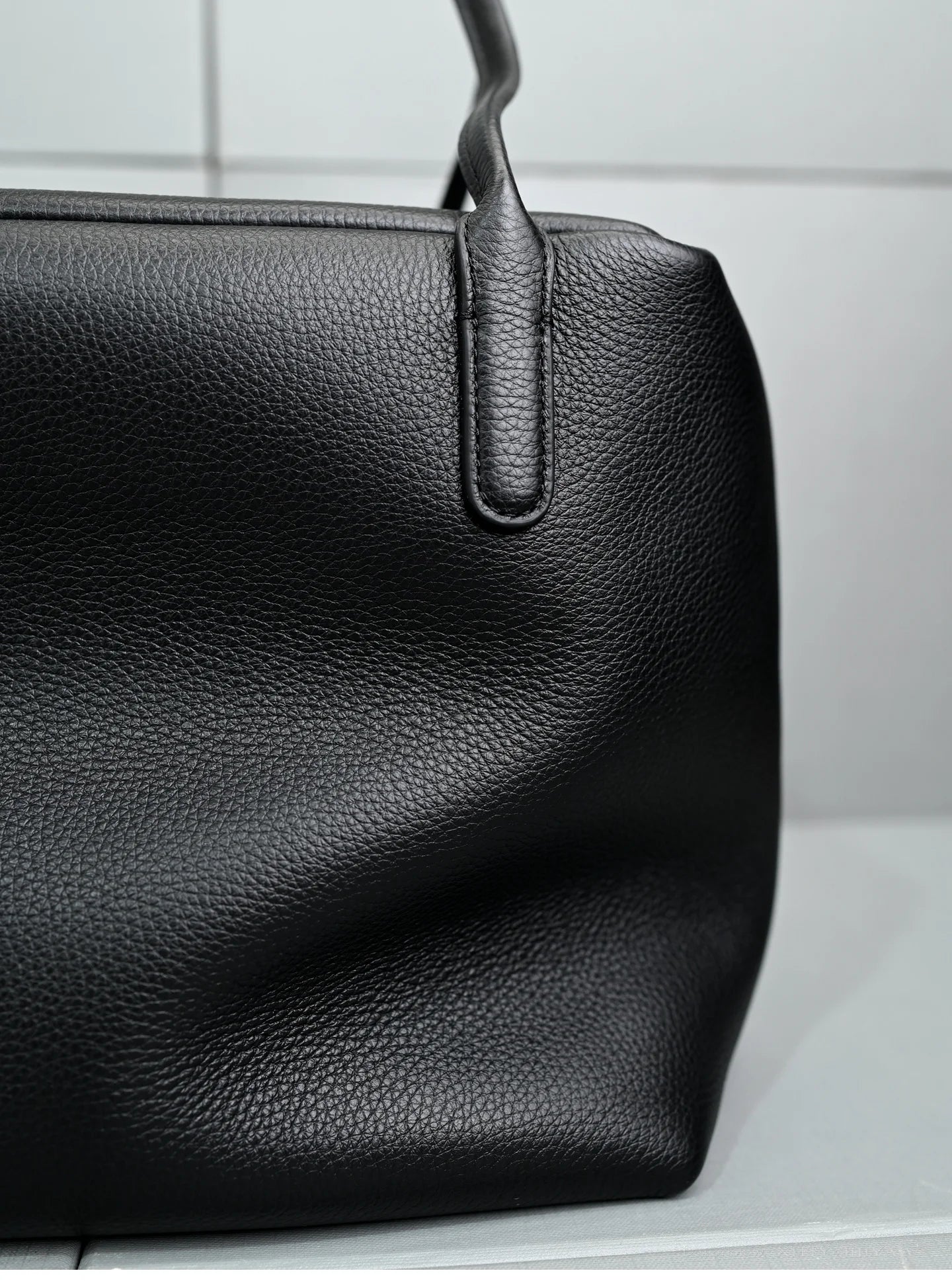 XHTY Genuine Leather Shoulder Bag Underarm Bag Women Soft Large Capacity Bowling Bag Simple Fashion Top Layer Cowhide New Model