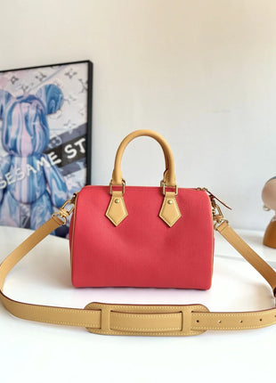 Borsa a tracolla da donna in pelle con dettagli in lega lucida, versatile e universale, perfetta per tutti i giorni e per abiti casual.
