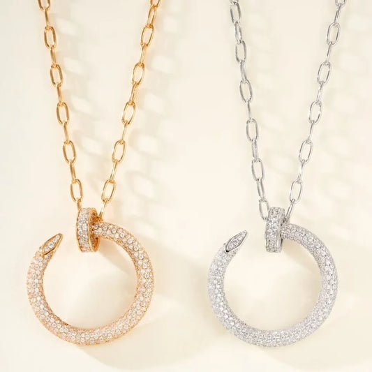 KAMELIYA Collana con ciondolo per unghie con zirconi completi Collana girocollo per donna Catena con clavicola in rame Regali di gioielli di moda per feste di nozze