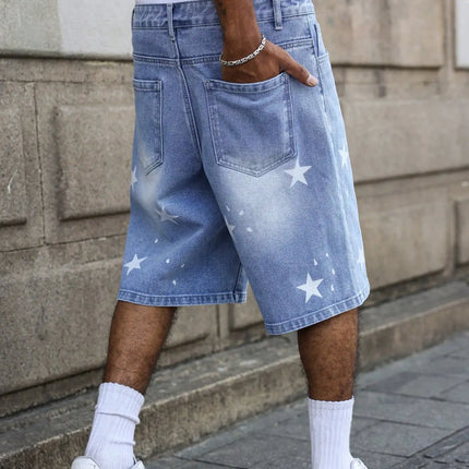 I pantaloncini da uomo in denim blu per la primavera e l'estate, con stelle stampate sulle gambe, sono eleganti e semplici da abbinare.