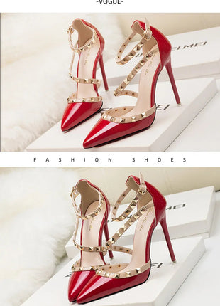 Scarpe tacco alto da donna estive in Europa e America Moda punta a punta bocca superficiale rivetto scava fuori sandali a spillo da discoteca platinumshop