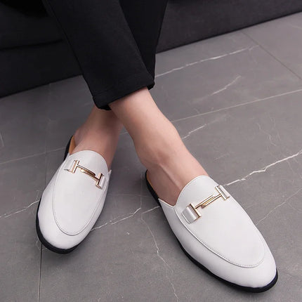 Mezze pantofole da uomo di moda 2022 Scarpe da uomo in pelle di alta qualità Muli classici Mezze scarpe antiscivolo Uomo Estate Mocassini bianchi
