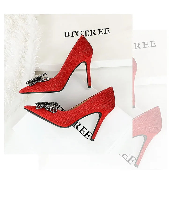 BIGTREE Scarpe Designer Nuove donne Décolleté Strass Farfalla Nodo Punta a punta Flock 10CM Tacchi sottili Scarpe da donna mature super alte