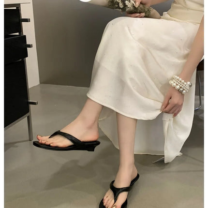 Marque de mode Compensée Pantoufle Présentations fabricants de jeux Clip d'orteil Tongs Sandales à lanières étroites Chaussures décontractées Pantoufle femme Sandalia Mujer