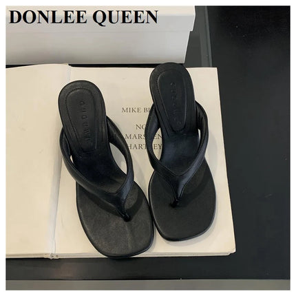 Marque de mode Compensée Pantoufle Présentations fabricants de jeux Clip d'orteil Tongs Sandales à lanières étroites Chaussures décontractées Pantoufle femme Sandalia Mujer